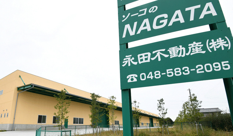 プレミアムアウトレット周辺には永田不動産が所有する新しい賃貸倉庫や店舗が点在する。
